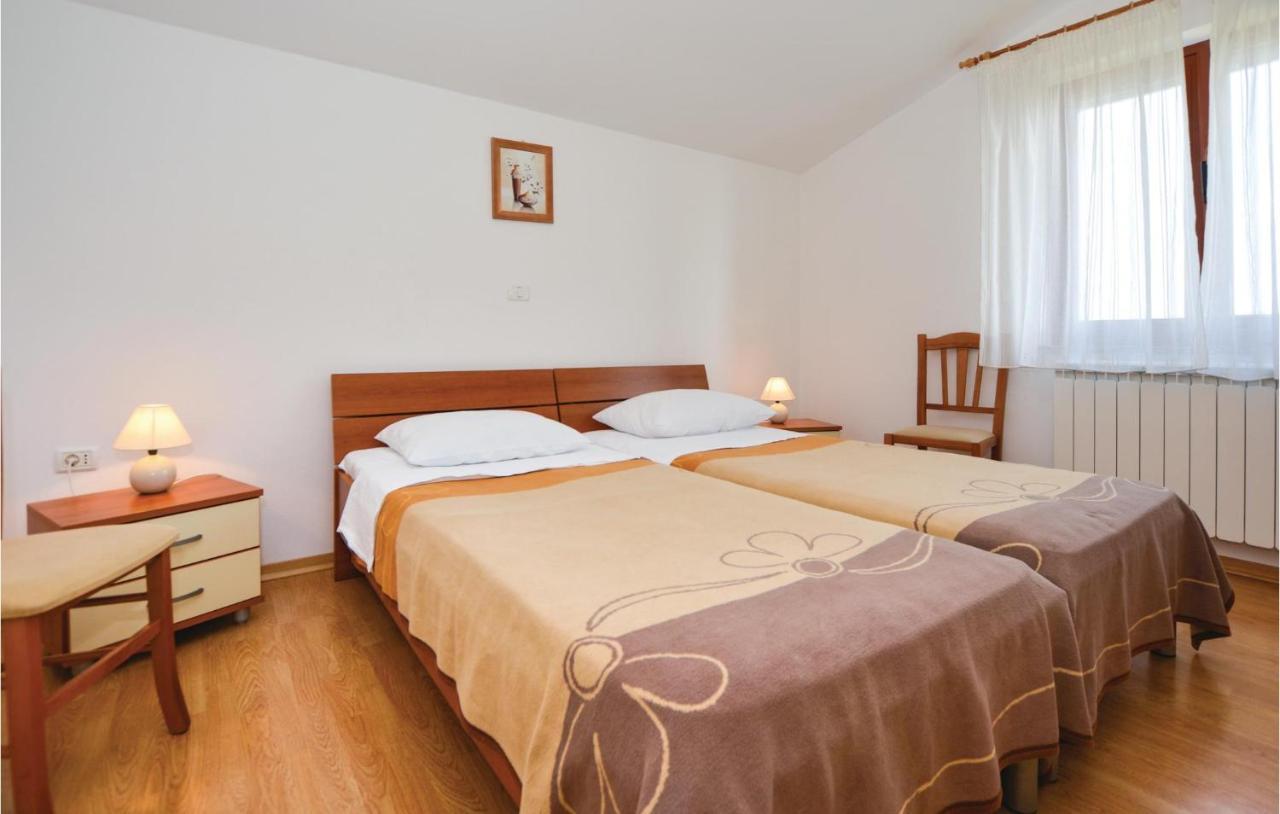 2 Bedroom Amazing Apartment In Portorož Exterior foto